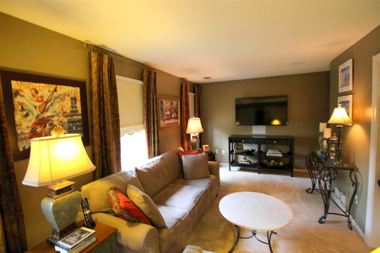 111 South Walnut Bend Road Memphis, TN 38018 - Photo 21 of 25 ADDITIONAL VIEW OF THIS LARGE SITTING / TV ROOM OFF OF THE MASTER BEDROOM