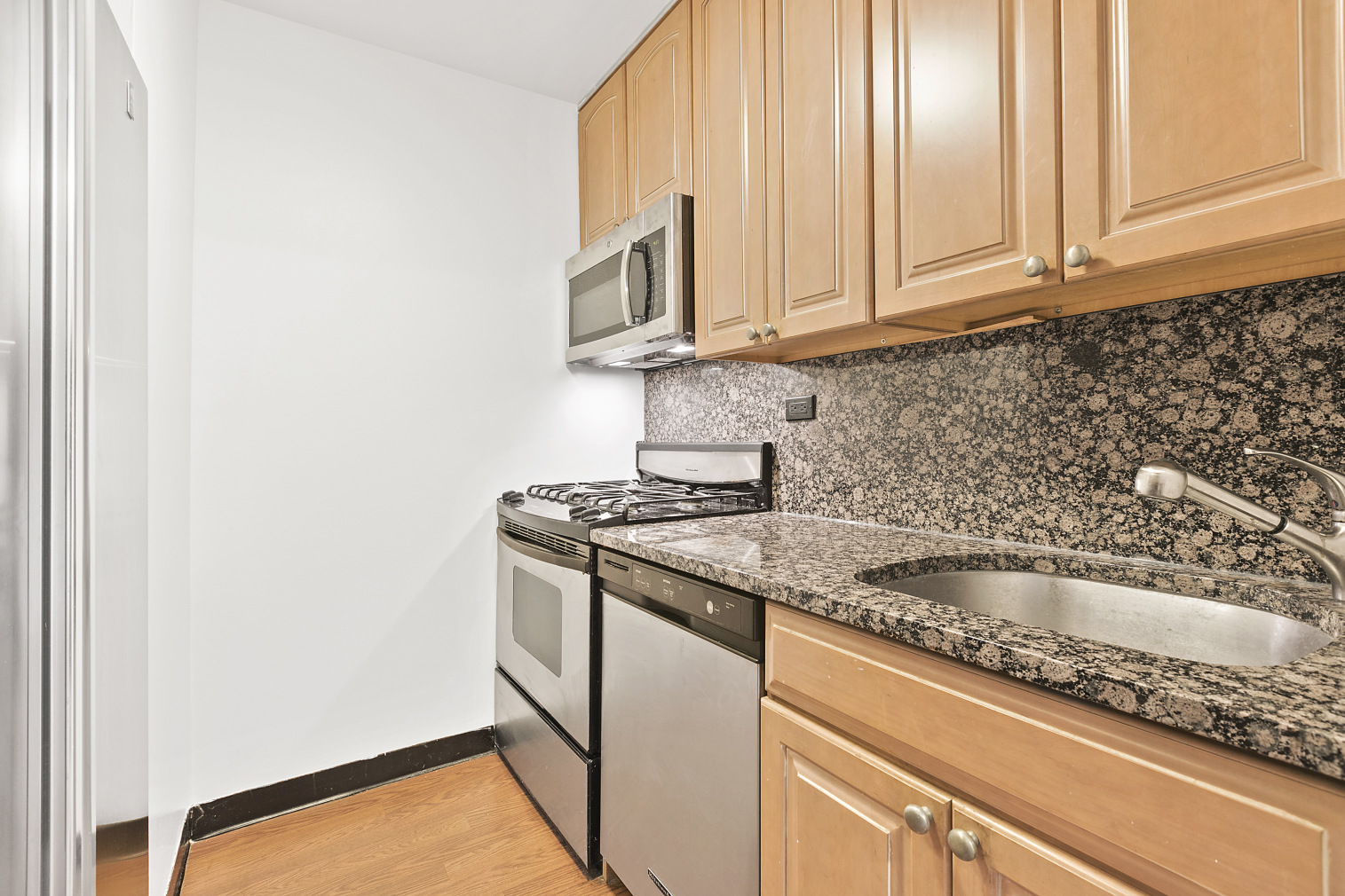 301 East 79th Street, Unit 25R Manhattan, NY 10075 - Photo 2 of 12