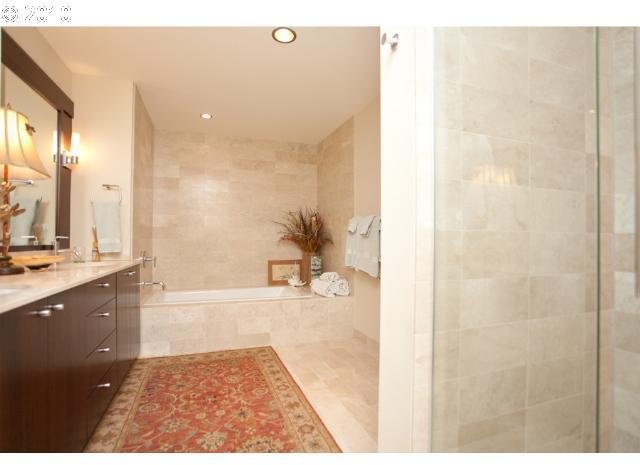 2351 Northwest Westover Road, Unit 902 Portland, OR 97210 - Photo 7 of 15 Gallery Image 7