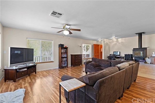 29580 Butterfield Way Tehachapi, CA 93561 - Photo 2 of 25