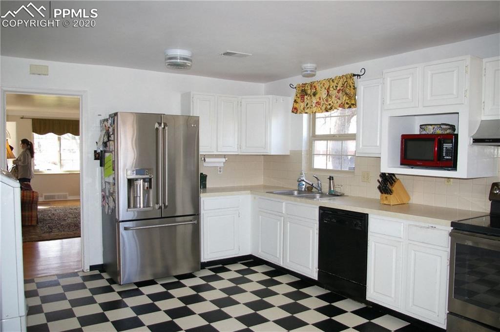 796 Ivanhoe Street Denver, CO 80220 - Photo 9 of 23