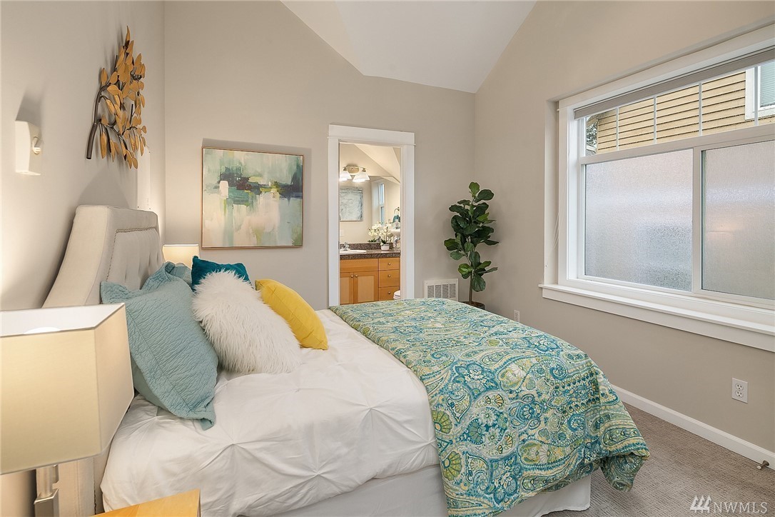 166 17th Avenue, Unit A Seattle, WA 98122 - Photo 13 of 15