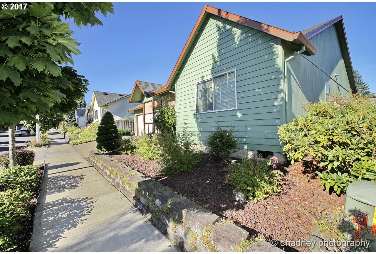 1085 Southwest Ivory Loop Gresham, OR 97080 - Photo 3 of 21