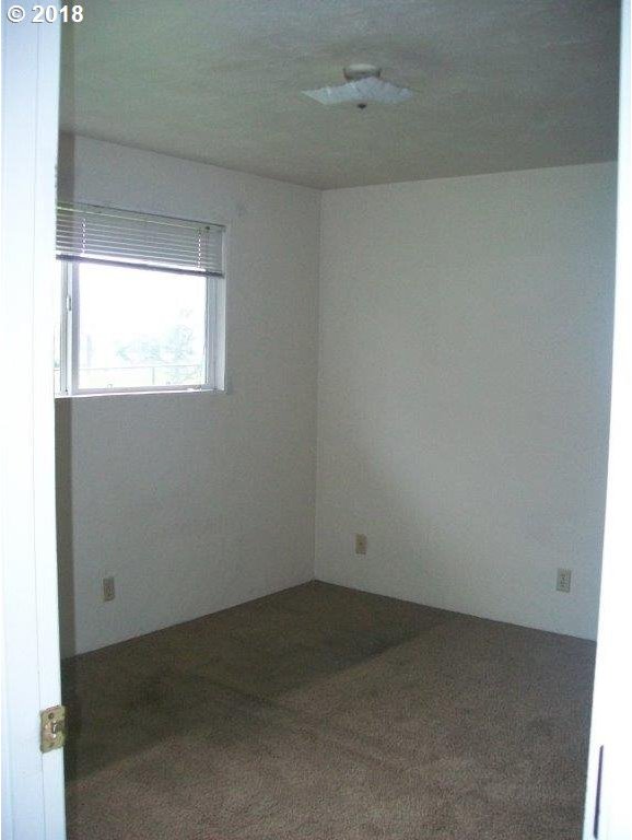 57 U Street Springfield, OR 97477 - Photo 3 of 9