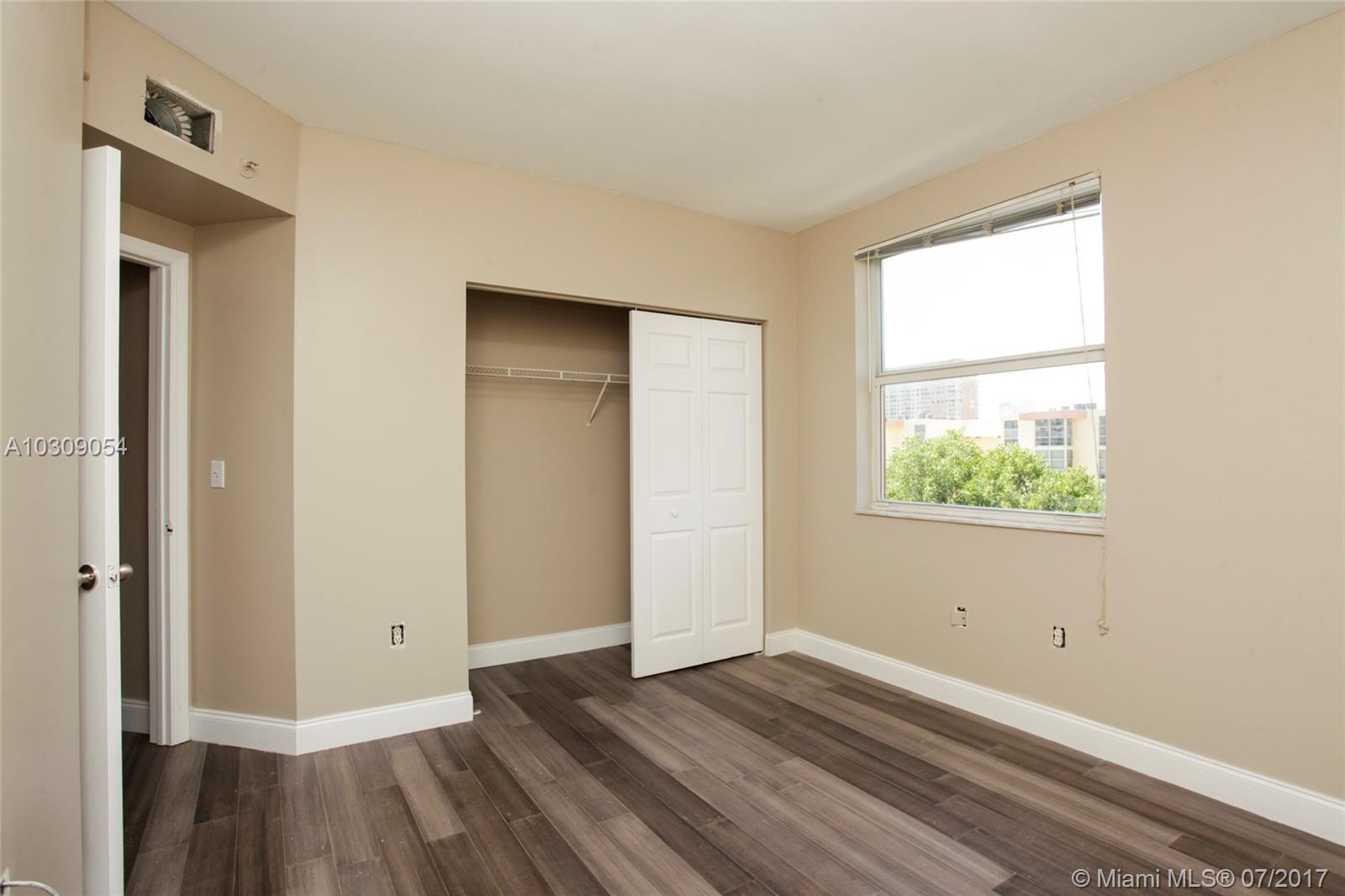 17145 North Bay Road, Unit 4404 Sunny Isles Beach, FL 33160 - Photo 10 of 16