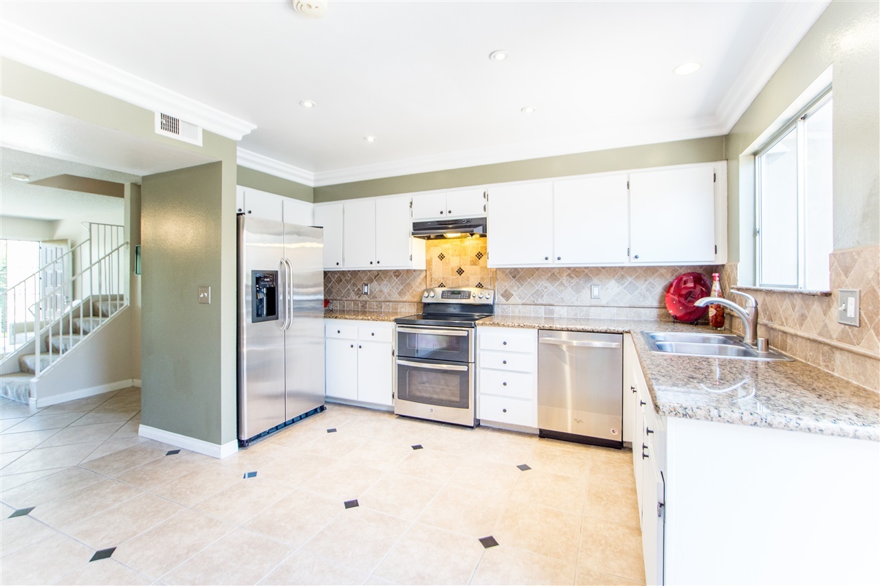 280 Espanas Glen Escondido, CA 92026 - Photo 9 of 25