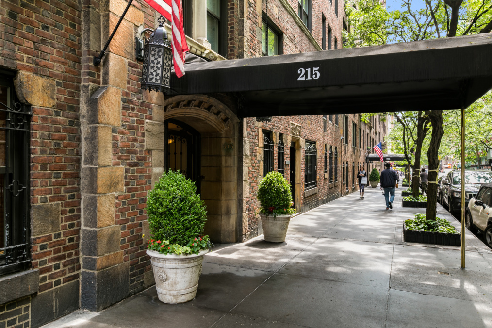 215 E 73rd St, Manhattan, NY 10021 - Photo 2 of 5