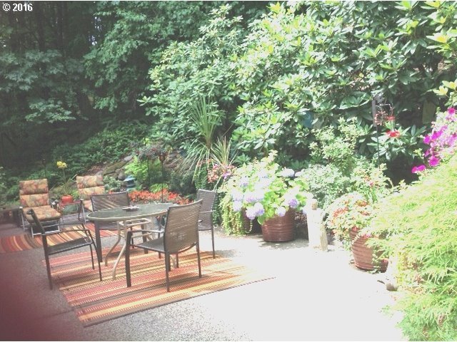 10737 Southwest Lancaster Road Portland, OR 97219 - Photo 4 of 32 Gallery Image 4