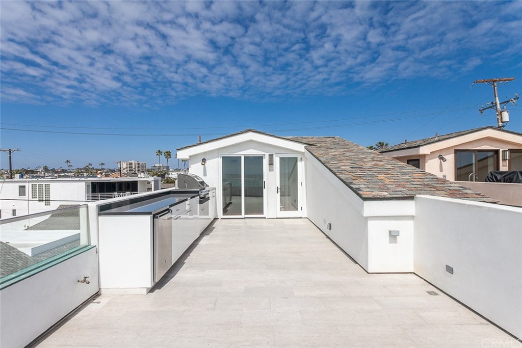 2410 West Oceanfront Newport Beach, CA 92663 - Photo 5 of 12