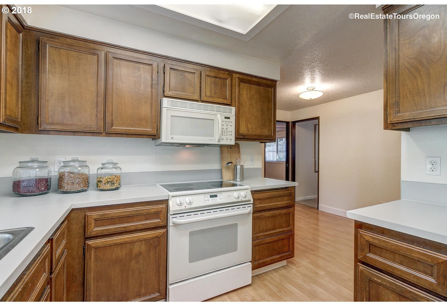16570 Southwest Rigert Terrace Beaverton, OR 97007 - Photo 5 of 20 Gallery Image 5
