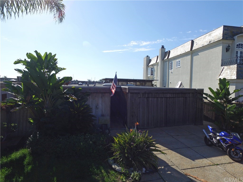 16995 Edgewater Lane Huntington Beach, CA 92649 - Photo 14 of 18