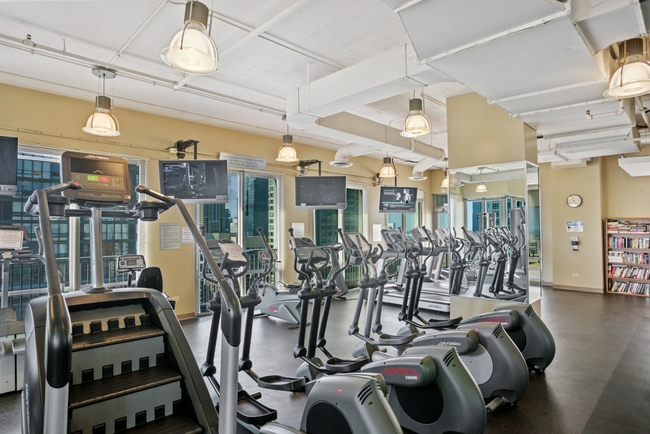 2 E Erie St, Chicago, IL 60611 - Photo 19 of 35