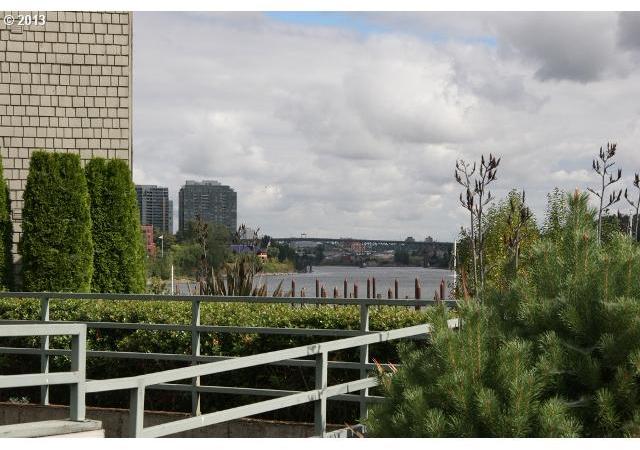 5602 South Riverside Lane, Unit 6 Portland, OR 97239 - Photo 9 of 11 Gallery Image 9