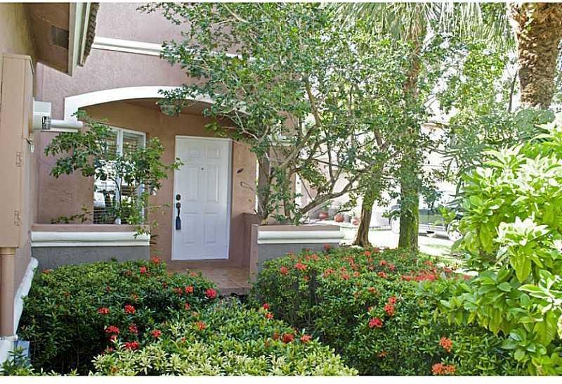 16544 Southwest 68th Terrace Miami, FL 33193 - Photo 2 of 33