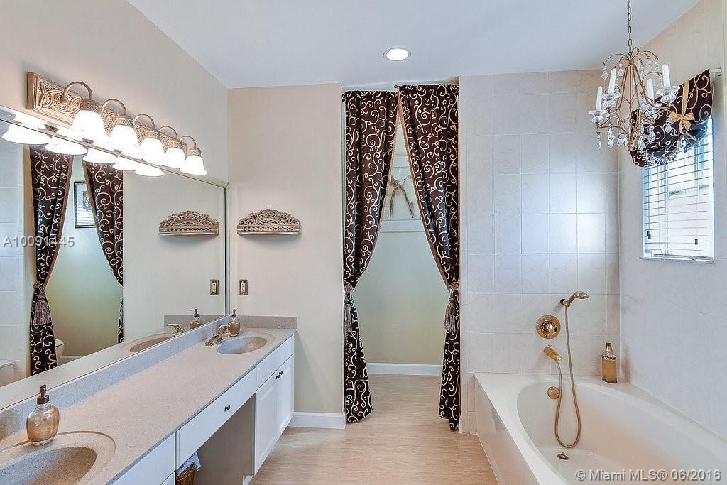 13643 Southwest 124th Avenue Road Miami, FL 33186 - Photo 21 of 35