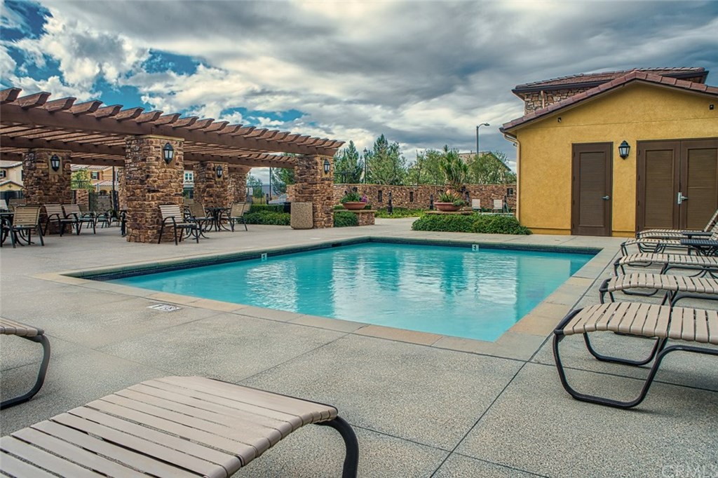 18946 Lauren Lane Saugus, CA 91350 - Photo 17 of 20 Rec Center Kiddie Pool