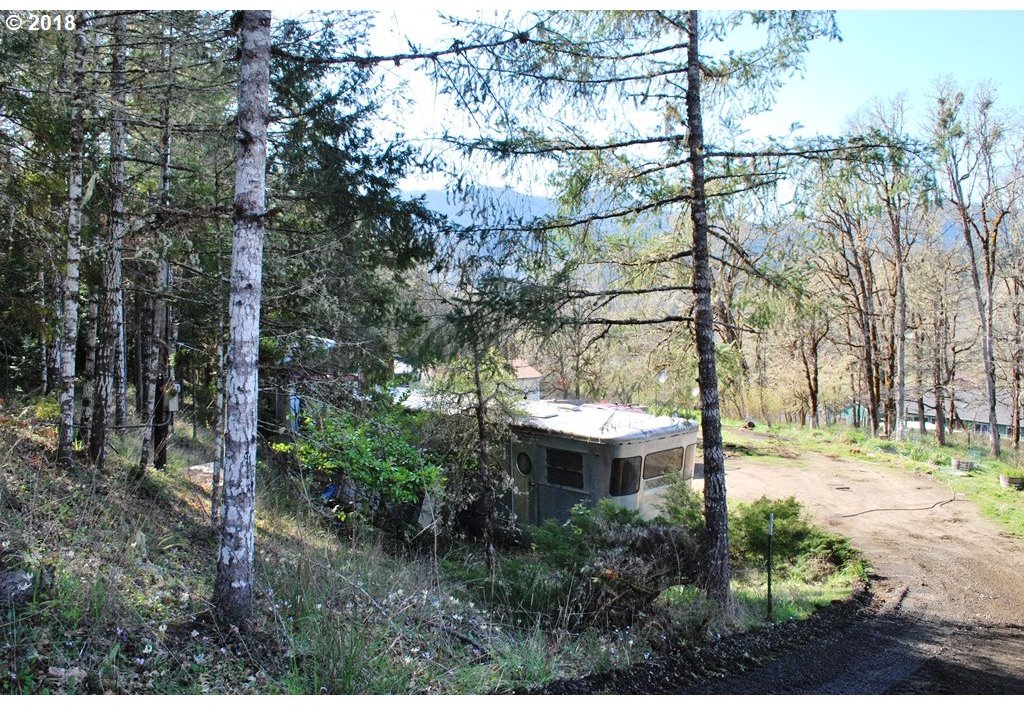 3007 Cleveland Hill Road Roseburg, OR 97471 - Photo 12 of 18 Gallery Image 12