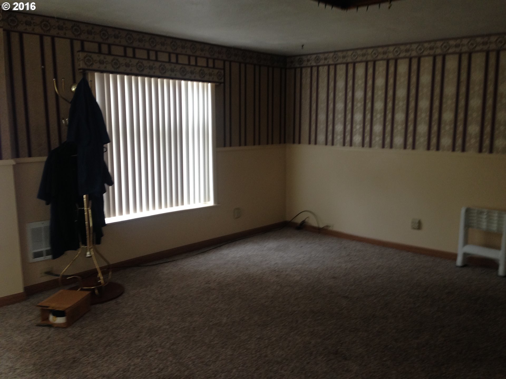 229 Elm Avenue Reedsport, OR 97467 - Photo 8 of 12