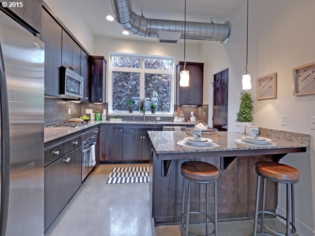 4632 Southwest Kelly Avenue Portland, OR 97239 - Photo 7 of 17