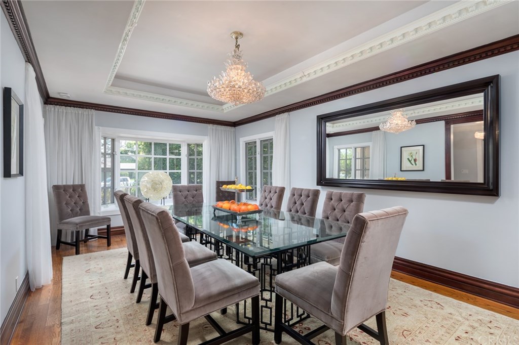 1437 La Perla Avenue Long Beach, CA 90815 - Photo 6 of 43 The elegant main floor dining room will be on your left as you enter the front doors.