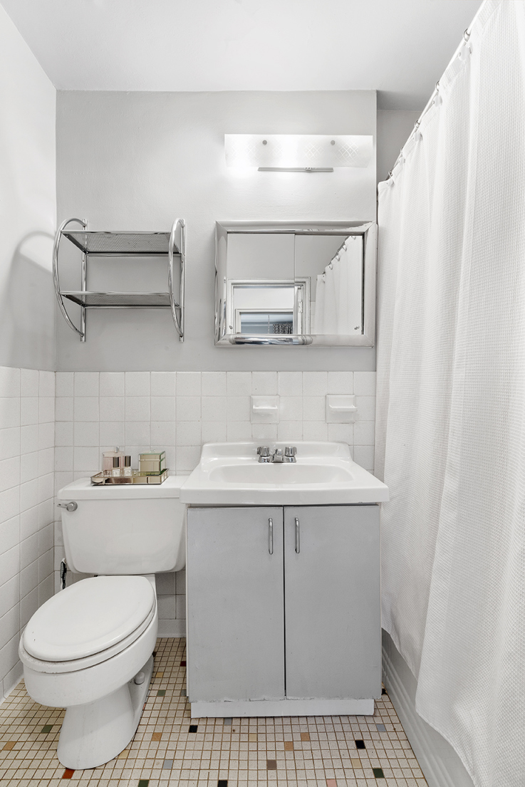 430 West 34th Street, Unit 11B Manhattan, NY 10001 - Photo 5 of 6