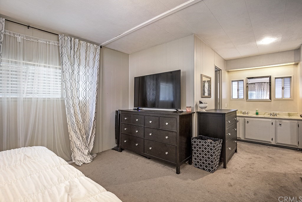 1630 Barranca Avenue, Unit 113 Glendora, CA 91740 - Photo 17 of 33 MASTER BEDROOM WITH FULL BATH - DOUBLE SINK - HIS AND HERS CLOSET