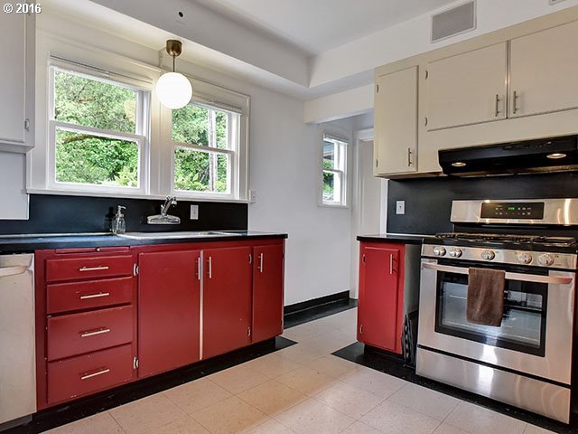 4322 Southwest Hamilton Terrace Portland, OR 97239 - Photo 8 of 32 Gallery Image 8