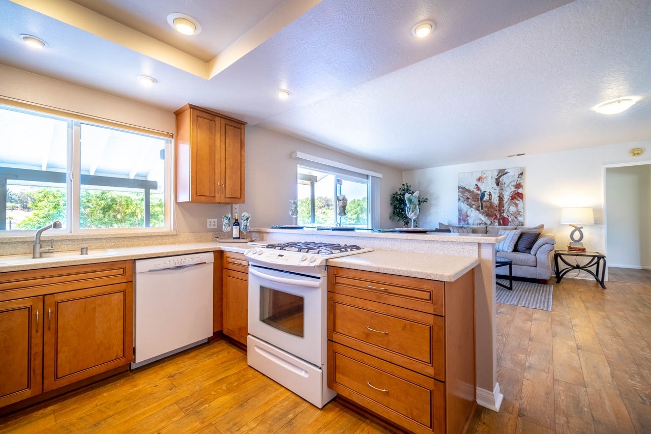 110 Knoll Road Vista, CA 92083 - Photo 7 of 22 Gallery Image 7