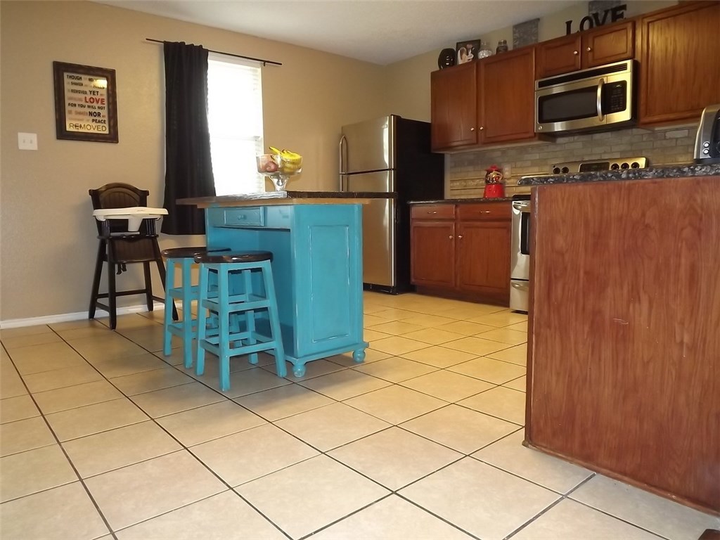 2016 Swenson Court Grand Prairie, TX 75052 - Photo 1 of 1 Outstanding kitchen!
