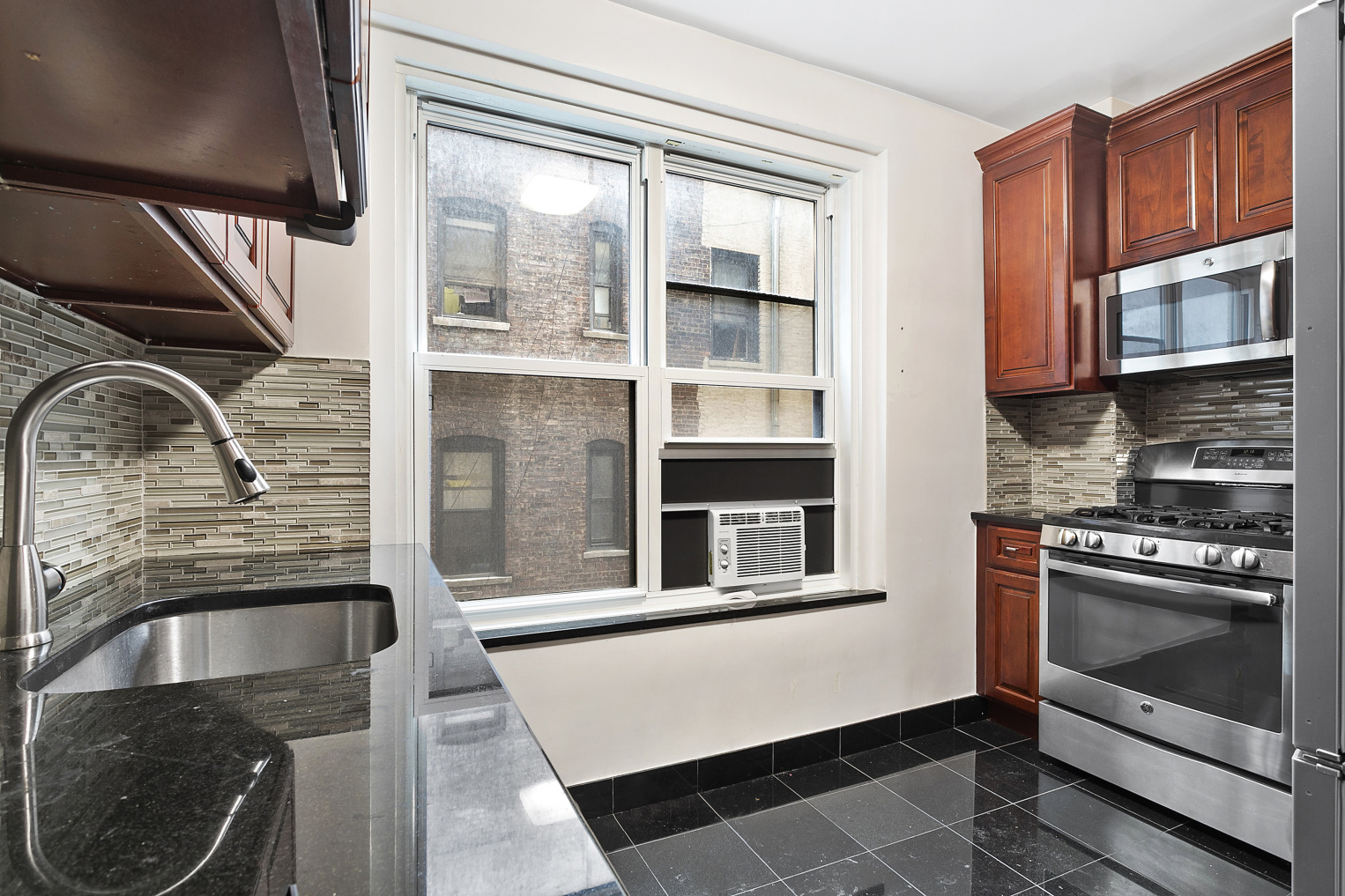 200 West 108th Street, Unit 5F Manhattan, NY 10025 - Photo 4 of 7