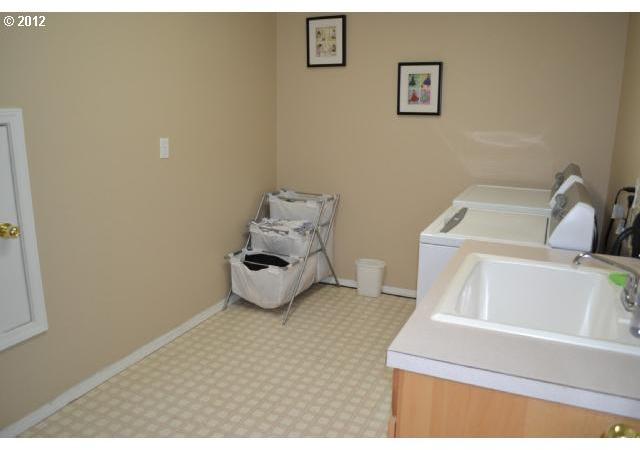 424 North Bridgeton Road Portland, OR 97217 - Photo 7 of 16 Gallery Image 7