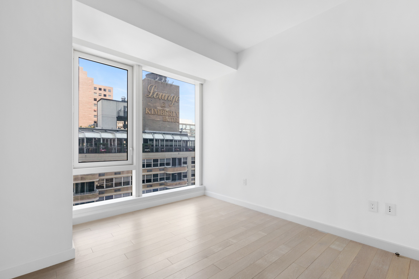 138 East 50th Street, Unit 27B Manhattan, NY 10022 - Photo 3 of 9