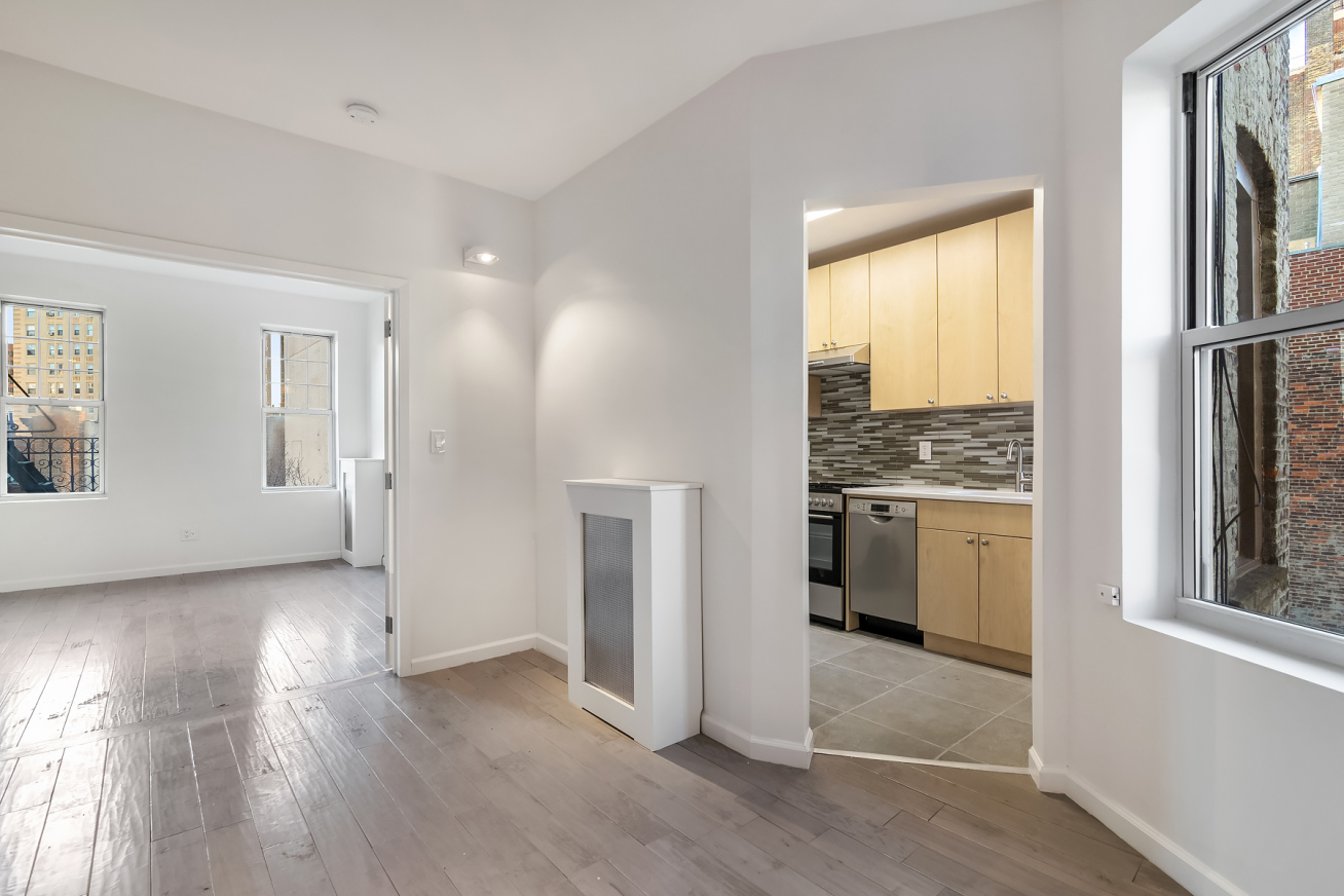 19 Christopher Street, Unit 18 Manhattan, NY 10014 - Photo 3 of 5