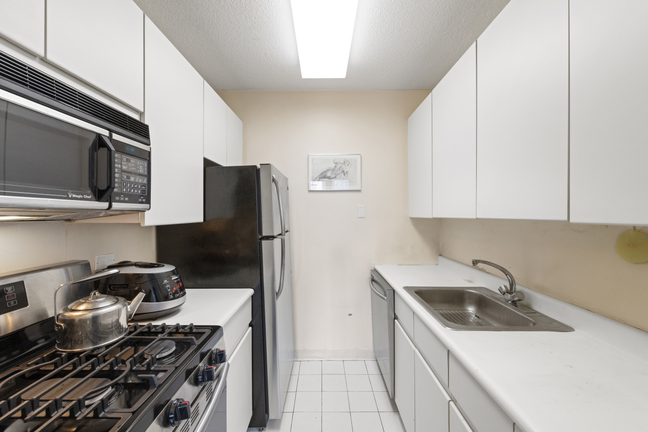 250 East 40th Street, Unit 19B Manhattan, NY 10016 - Photo 4 of 10