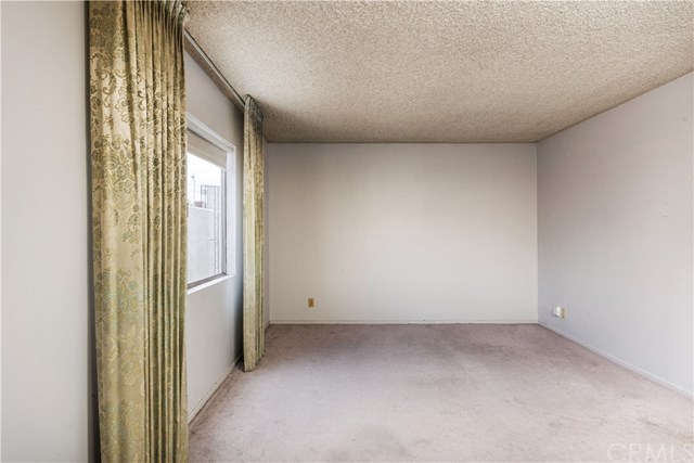 2101 2nd Street, Unit 203 Long Beach, CA 90803 - Photo 14 of 22 Master bedroom