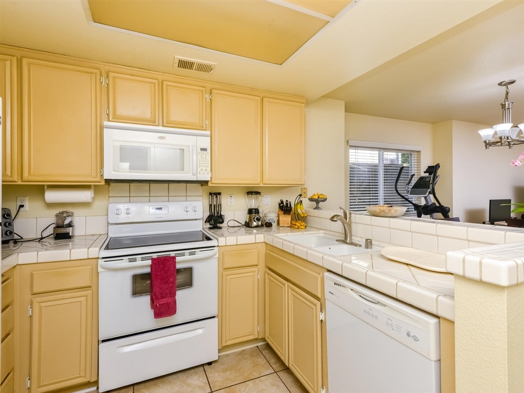 2419 Kings View Circle Spring Valley, CA 91977 - Photo 9 of 17 Gallery Image 9
