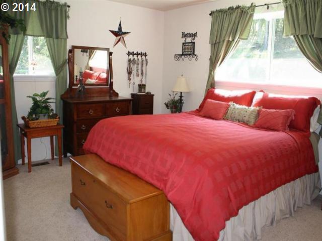2001 Southside Road Grants Pass, OR 97527 - Photo 7 of 10 Gallery Image 7