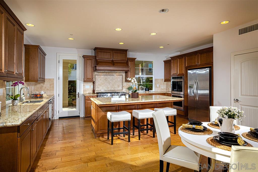 1011 Scarlet Way Encinitas, CA 92024 - Photo 9 of 25