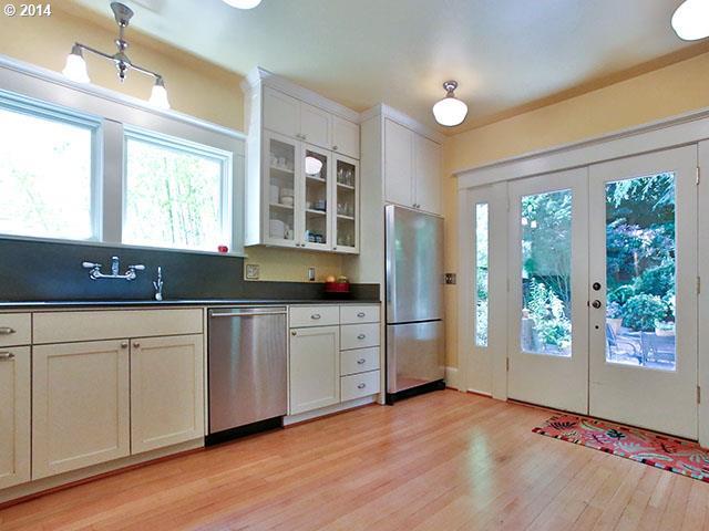 1930 Southwest Spring Street Portland, OR 97201 - Photo 5 of 16 Gallery Image 5