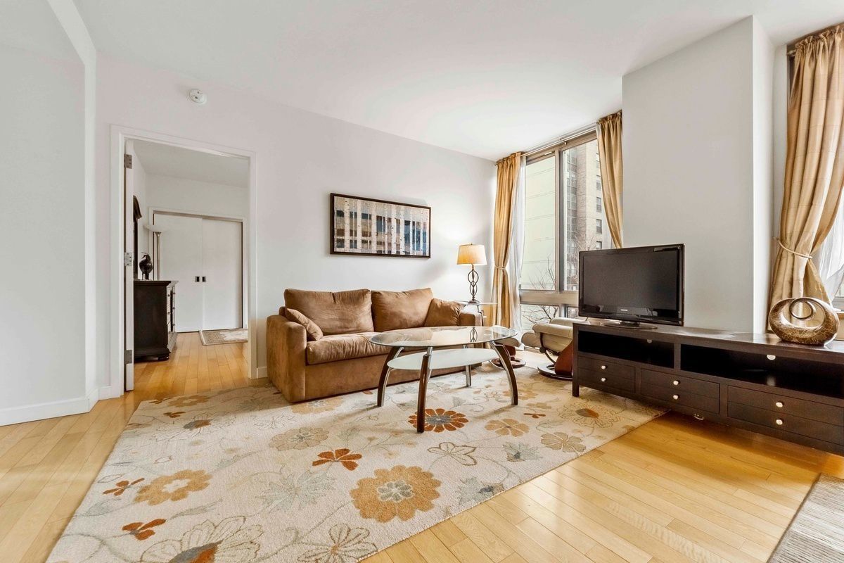 225 West 60th Street, Unit 7A Manhattan, NY 10023 - Photo 2 of 7