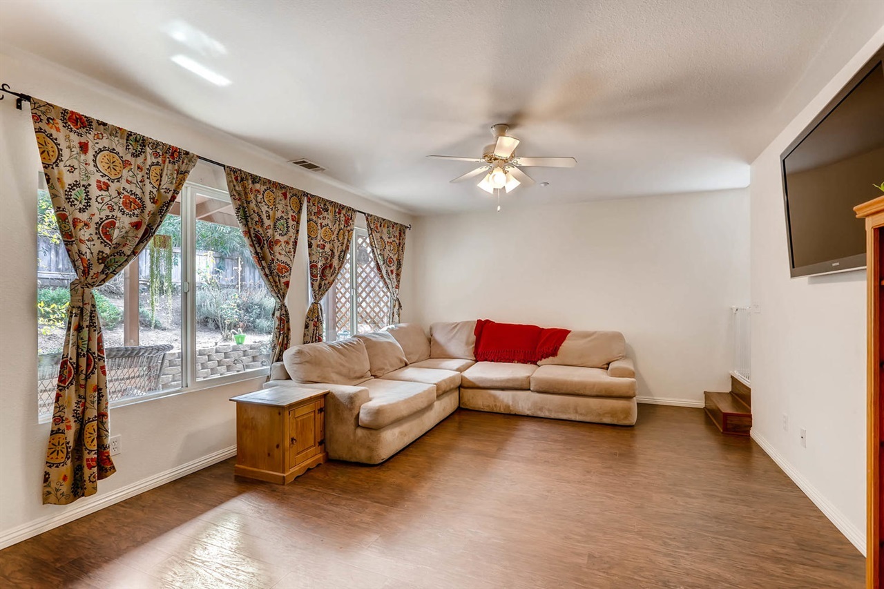 423 Silverbrook Drive El Cajon, CA 92019 - Photo 5 of 25