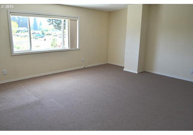 8330 Southwest River Road Hillsboro, OR 97123 - Photo 11 of 16