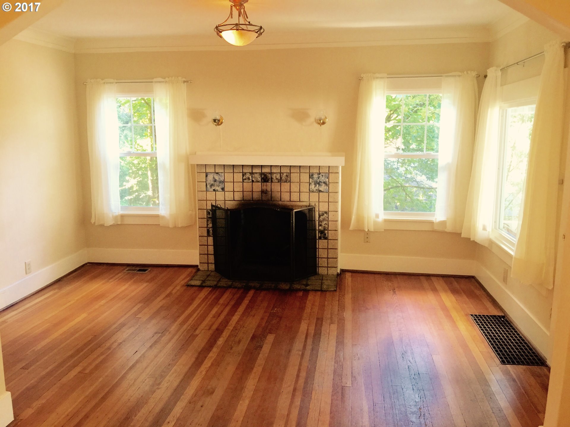 922 Southwest Curry Street Portland, OR 97239 - Photo 11 of 21 Gallery Image 11