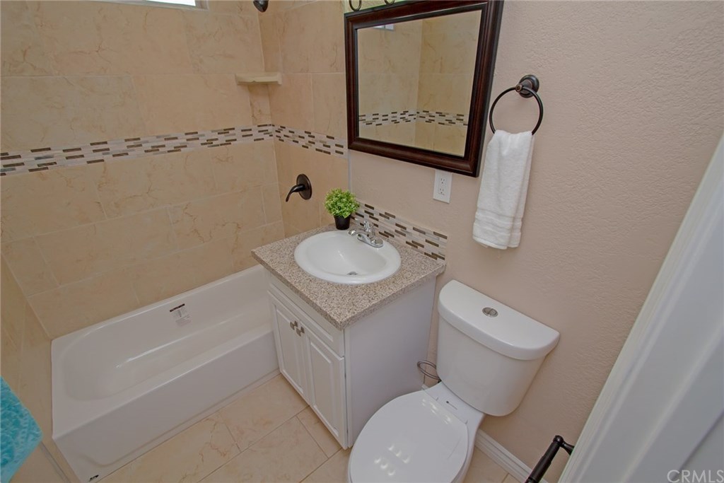 19340 Woodhill Street Rialto, CA 92376 - Photo 27 of 42