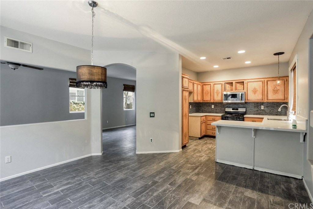 25731 Hammet Circle Stevenson Ranch, CA 91381 - Photo 10 of 36