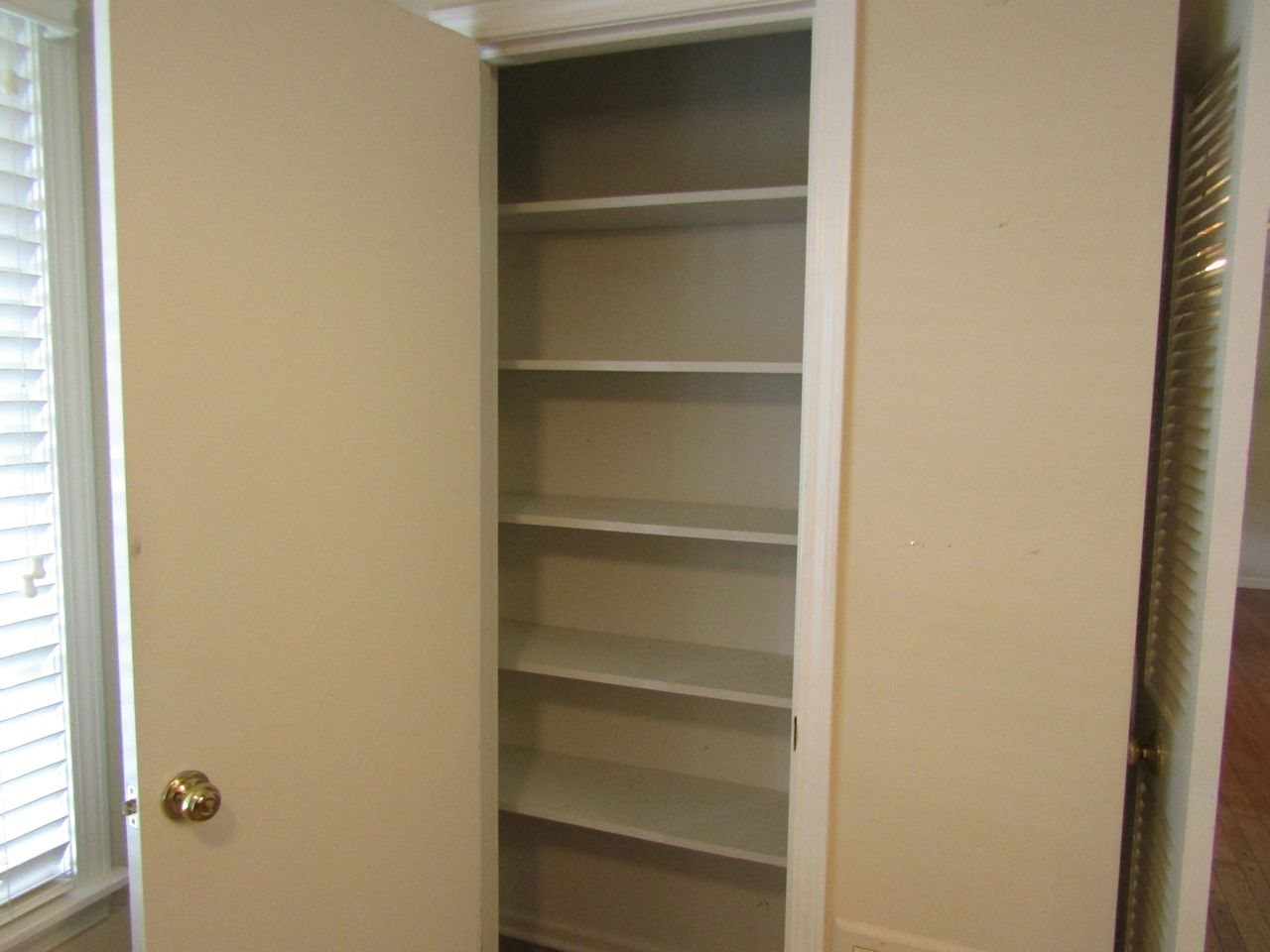 2431 Lynnfield Road Memphis, TN 38119 - Photo 10 of 22 Kitchen has 2 pantries!