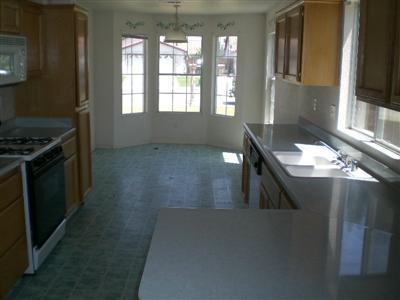 1007 Lost Trail Way Bakersfield, CA 93307 - Photo 3 of 9