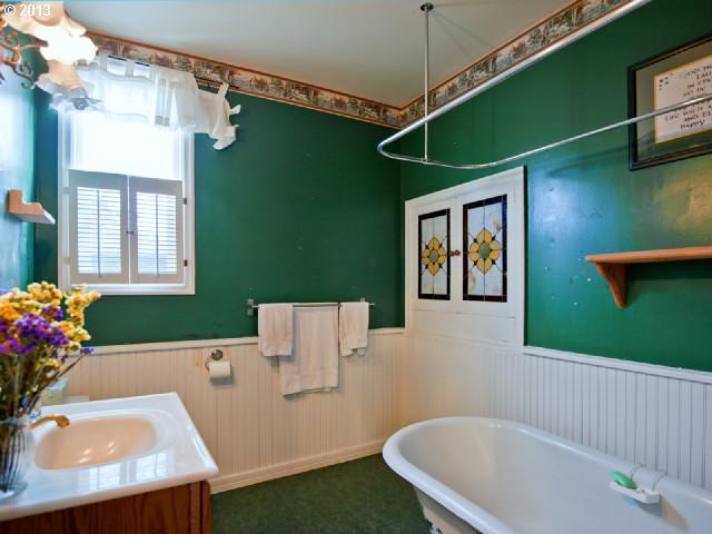 6110 Southeast Reedway Street Portland, OR 97206 - Photo 11 of 16 Gallery Image 11
