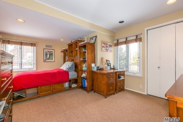 4 Larch Drive Great Neck, NY 11021 - Photo 12 of 20