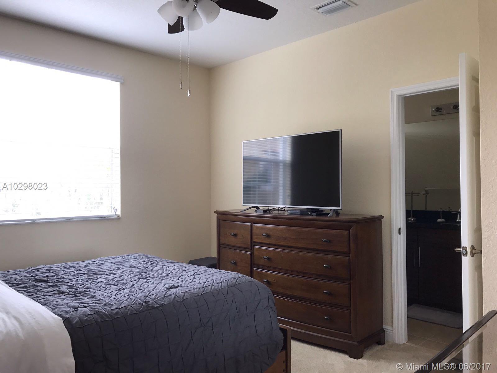 Cobblestone Pembroke Pines, FL 33027 - Photo 16 of 25